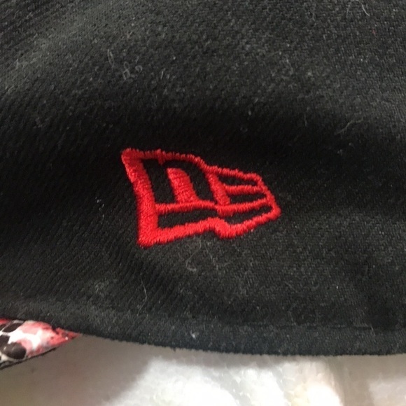 New Era “San Francisco 49ers” Adjustable Snakeskin Embossed Trucker Hat - Picture 8 of 8